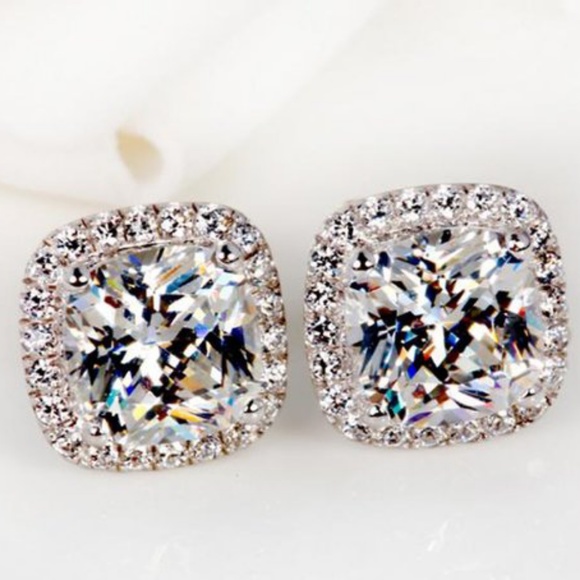 Jewelry - 🎉HP🎉 Cushion Cut Earrings